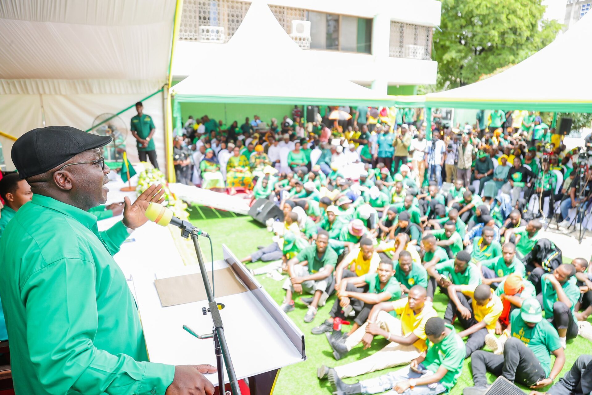 Amos Makalla Amos Makalla