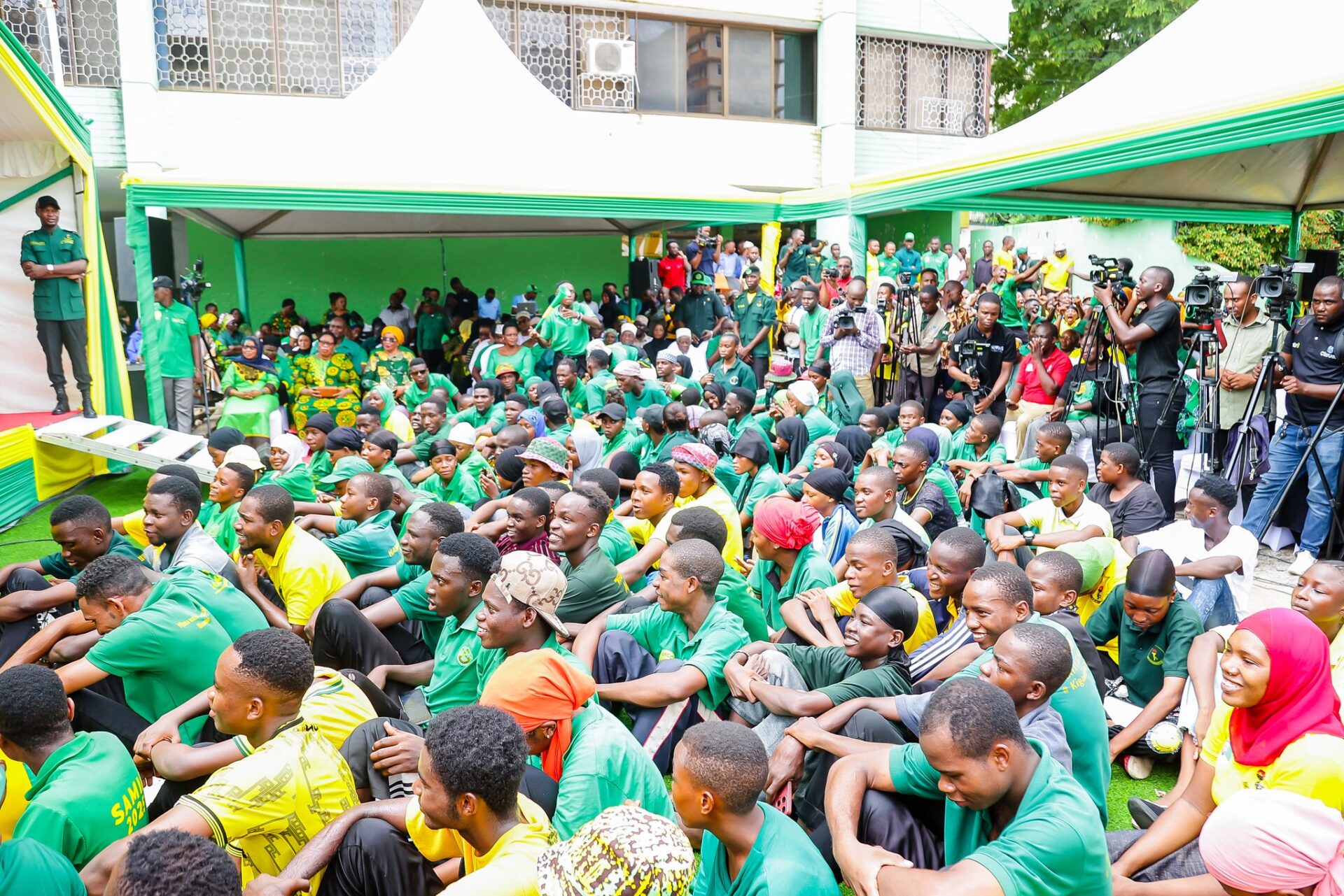 Amos Makalla Amos Makalla